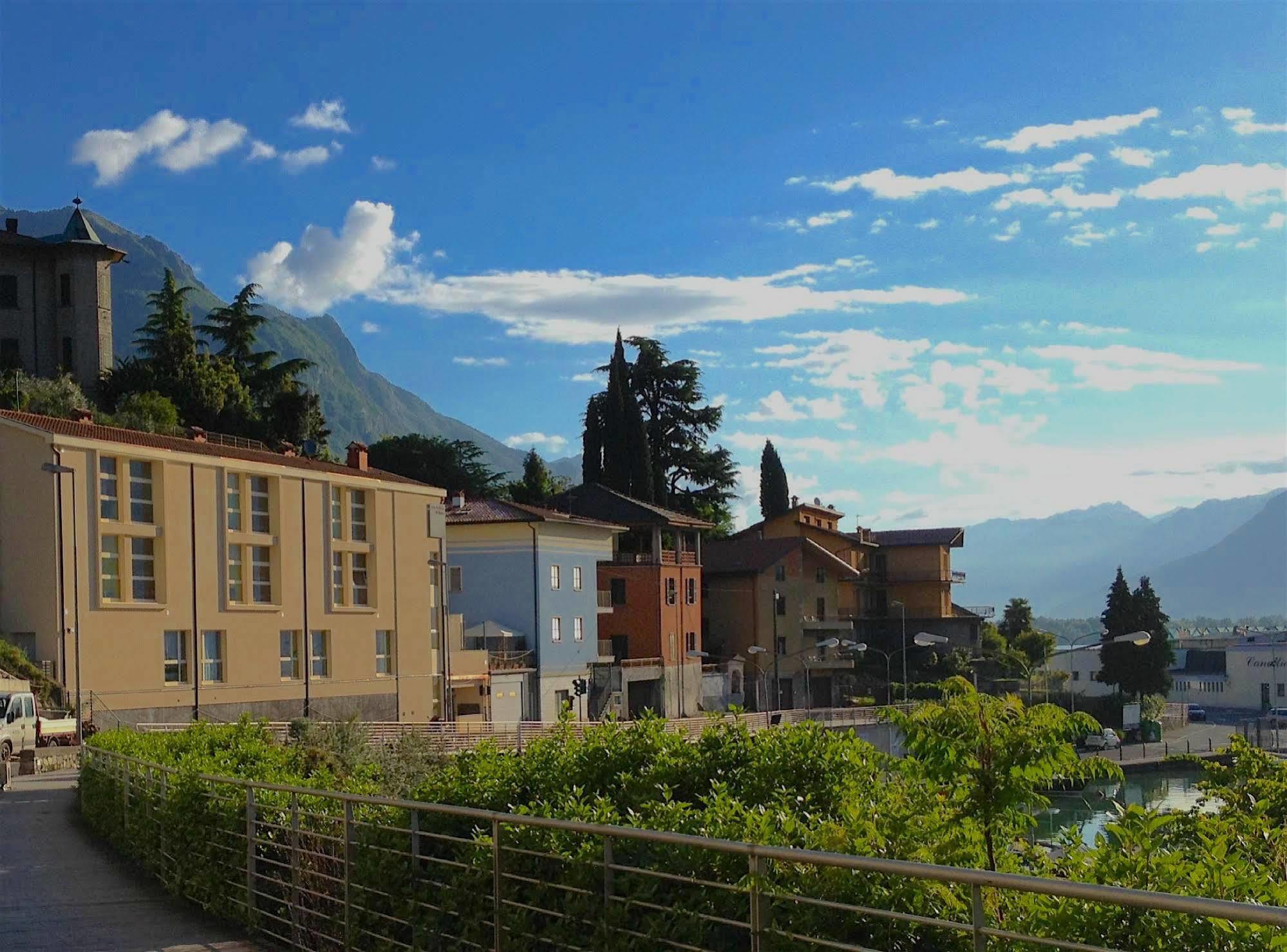 Ostello Del Porto Lovere Luaran gambar